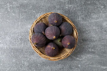 Fresh autumn figs on a colored background.  © Pixora ST 