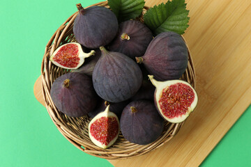 Fresh autumn figs on a colored background.  © Pixora ST 