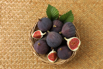 Fresh autumn figs on a colored background.  © Pixora ST 