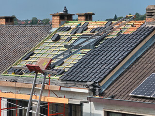 Rénovation d’une toiture avec isolation © joef