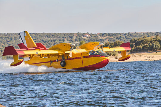 Firefighting plane skimming water during aerial operation