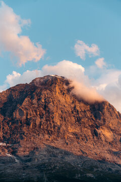 Wetterhorn and M&auml;ttenberg peaks at sunrise in Grindelwald