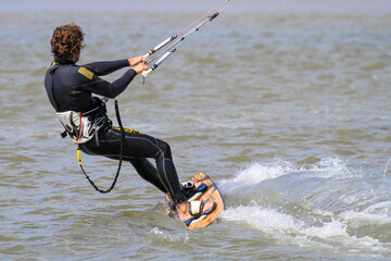 Kitesurfer in Aktion © Bittner KAUFBILD.de
