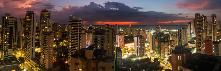 Pôr-do-sol e o panorama da cidade de Belém do Pará Brasil   © Fotos GE