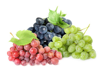 Obraz premium Grape clusters of different varieties isolated on white
