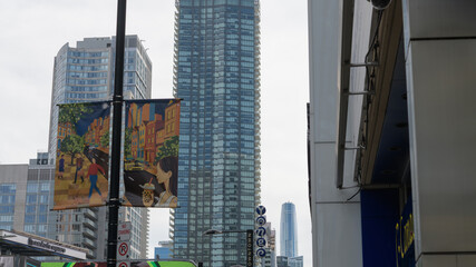 Obraz premium looking south on Yonge St from Sankofa Square to banners and north elevation of The Massey Tower, a condominium complex, Toronto