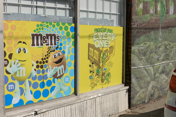 Obraz premium M&Ms candy poster wrap outside Mountain Convenience located at 509 Mount Pleasant Rd, Toronto