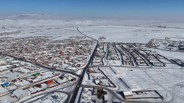 Aerial View of Snow-Covered Ulaanbaatar Outskirts, Residential Neighborhoods and Vast Mountain Plains in Winter
(겨울의 눈 덮인 울란바토르 외곽 주거 지역과 광활한 산악 평원의 항공뷰)