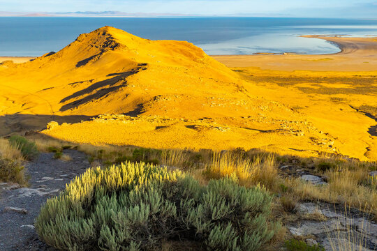 Frary Peak trail winds along scenic Antelope Island ridge in Utah