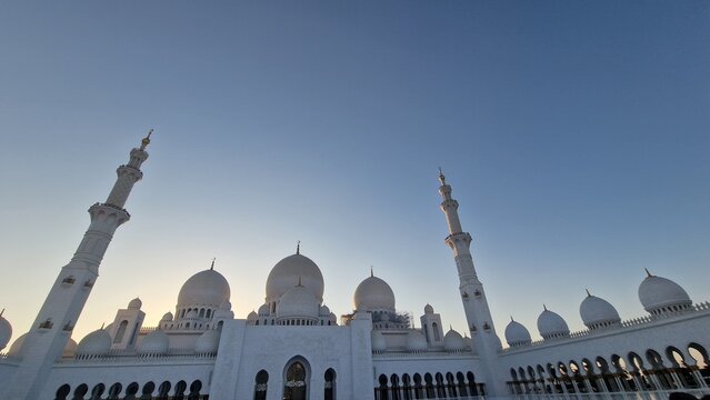Sheikh Zayed Grand Mosque in Abu Dhabi UAE at Blue Hour