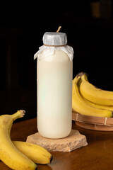 Banana dessert with creamy topping © Yabbs