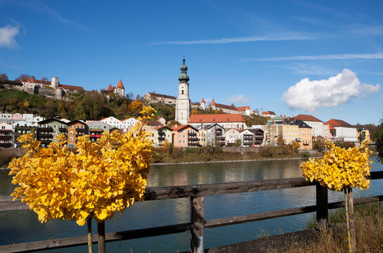 Germany, Bavaria, Burghausen, cityscape with parish church St. Jakob