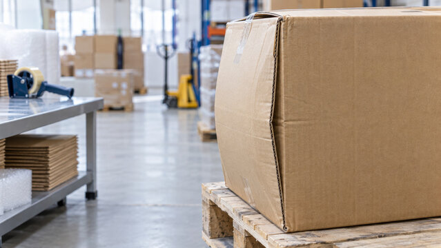 Freight packaging damage protective material inspection cardboard box warehouse cargo