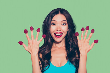 Close-up portrait of nice cheerful positive lovely sweet attractive adorable wavy-haired lady red lips showing fingers hands isolated on pink background © deagreez