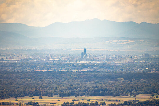 Fernblick auf Stra&szlig;burg im Elsass mit dem Dom von der Hornisgrinde im Schwarzwald aus