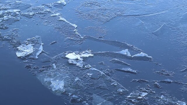 The process of melting or freezing of a reservoir in winter. A large ice floe that has broken into smaller pieces near the bank of a river. Ice floating on water. Texture of winter ice