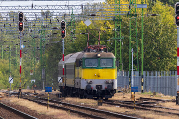 Electric locomotive passenger railway infrastructure © Bence