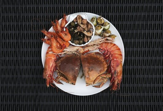 Assiette de Fruits de Mer, Breton seafood platter with prawns, crab, king prawns, whelks, periwinkles, bigorneaux, bulots, crabs, C&ocirc;tes-d'Armor, Brittany, France