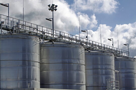 Tanklager im Hafen von Cuxhaven
