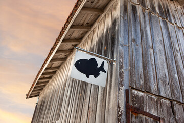 Fisherman's hut made of reclaimed wood © Redzen