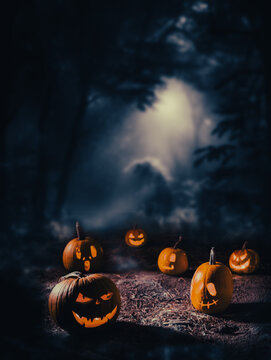 spooky Halloween background with jack'o'lanterns in the night

