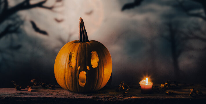 spooky Halloween background with jack'o'lanterns in the night
