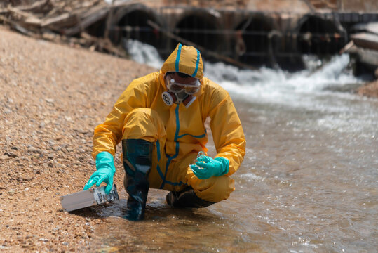 Scientists examined seawater and collected the sample in a test tube and recorded the experimental results in the tablet.