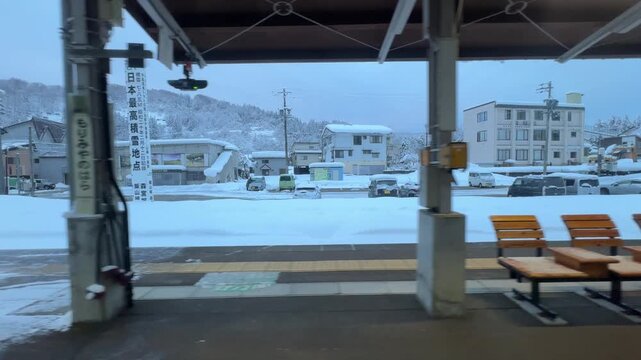 冬の飯山線の車窓から　日本最高積雪地点　長野県　日本