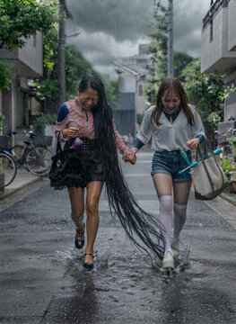 超ロングヘア女子の帰宅中ゲリラ豪雨