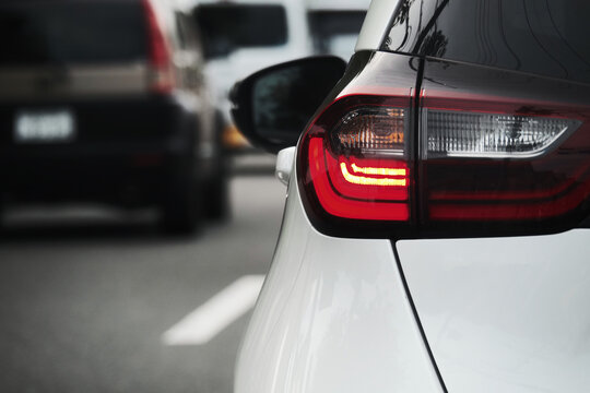 車の後部ランプのアップ