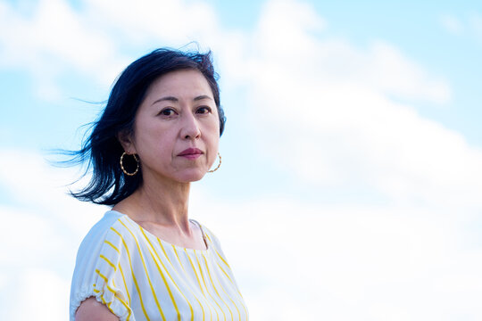笑顔の日本人女性
