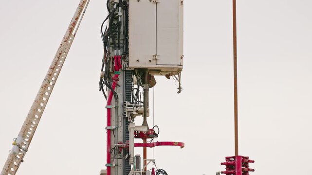 Drill pipe is lowered deeper into the well by the top drive and hoisting system during pipe running for deep-well geological CO2 storage exploration and CCS site characterization.