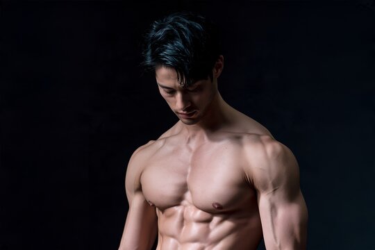 ストイックなトレーニングで引き締まった日本人男性の肉体