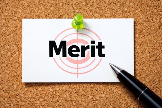 「Merit」とターゲットマークが示すビジネスメリット評価ポイント