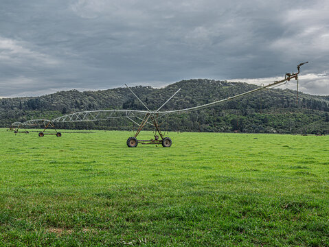 Long Moveable Articulated Irrigation Gear