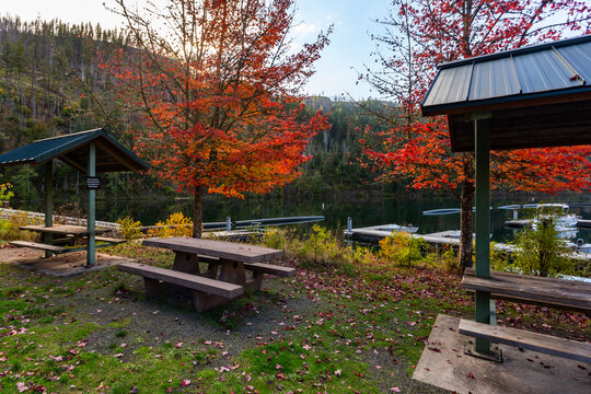 Promontory Park on Clackamas River riverbends. Oregon, USA