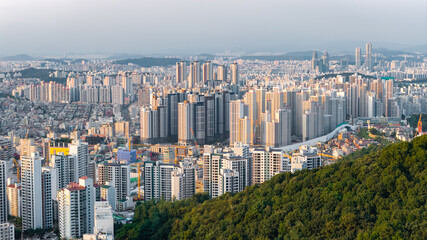 Obraz premium Aerial View Of Apartment Buildings And Forested Hills in Seoul, South Korea