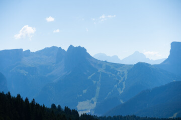 Obraz premium Alpe di Siusi at sunny morning sunrise, Dolomites mountains, Italy