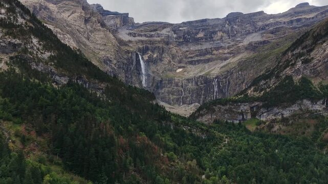 Cirque de Gavarnie, Picturesque Mountain Fromation in the French Pyrenees
