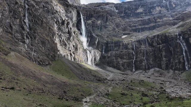Cirque de Gavarnie, Picturesque Mountain Fromation in the French Pyrenees
