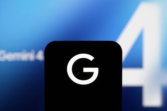 Front view: the Google logo displayed on a smartphone screen. Google unveils its new Gemini 4 Argon AI model. October 1, 2026, Lisbon, Portugal.