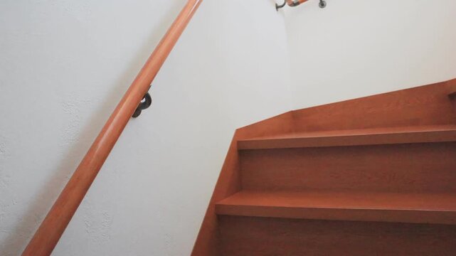住宅の木製階段と温かみのある室内空間（日本の住まい）