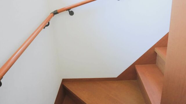 住宅の木製階段と温かみのある室内空間（日本の住まい）