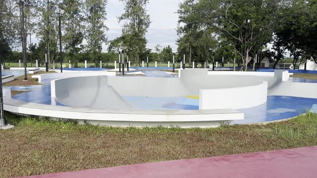 Skatepark , Skateboardpark , Skateboarding , Skatecourse . Skatearena 