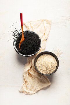Set with different sesame seeds.