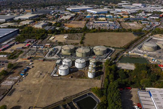 Aerial view of Hemel Hempstead Industrial Estate featuring large storage tanks, industrial warehouses, and surrounding green spaces in Hemel Hempstead, England, United Kingdom.