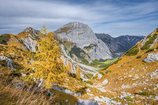 Falzthurnthal in autumn, summit of Sonnjoch, mountains and mountain valleys, view, Eng, Hinterri&szlig; community, Karwendel mountains, Karwendel Alpine Park, Tyrol, Austria