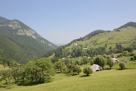 View of the scattered settlements of Magura, Piatra Craiului Mountains, Romania, Europe