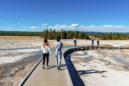 Two tourists on a jetty in the thermal area, hot spring, Grand Prismatic Spring, Midway Geyser Basin, Yellowstone National Park, Wyoming, USA