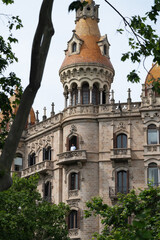 Casa Rocamora, fachada y cúpulas en el paseo de Gracia de la ciudad de Barcelona, españa. © time and light
